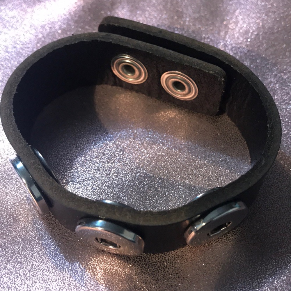 Leather three Snap holder bracelet